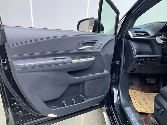 Toyota Granvia — Фото автомобиля 11