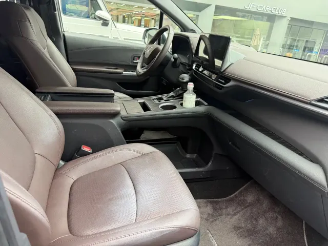 Toyota Sienna — Фото автомобиля 6