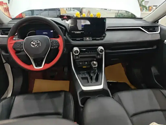 Toyota RAV4 — Фото автомобиля 13