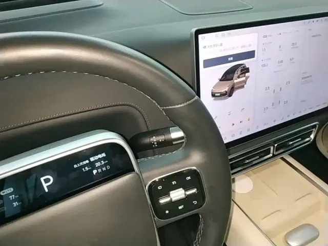 Li Auto L8 — Фото автомобиля 13