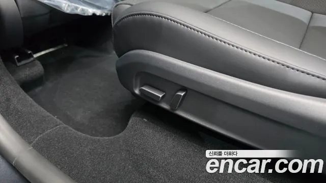Tesla Model Y — Фото автомобиля 26