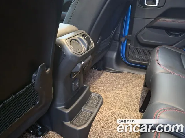 Jeep Wrangler — Фото автомобиля 15