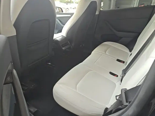 Tesla Model Y 2024 Rear-Wheel Drive Version — Фото автомобиля 16