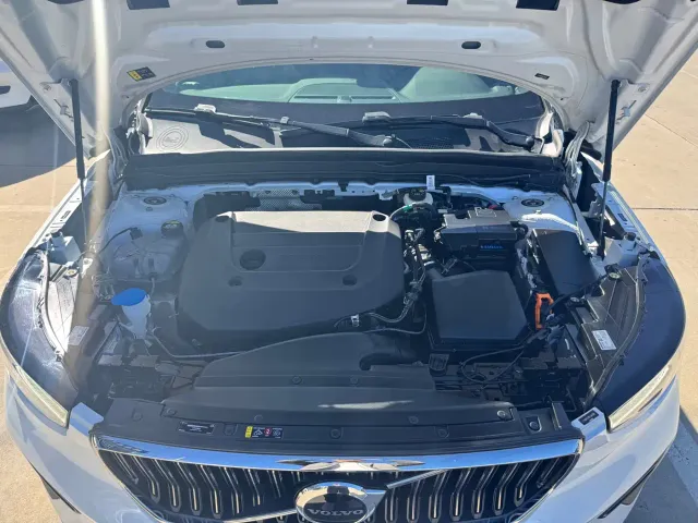 Volvo XC40 — Фото автомобиля 12