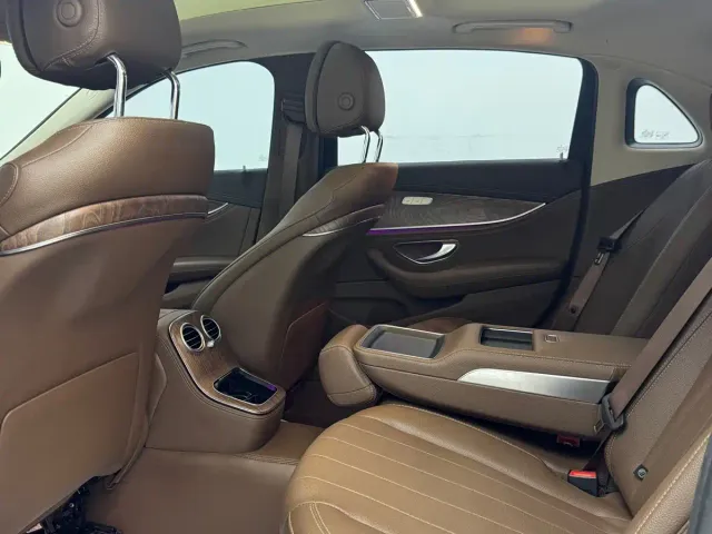 Mercedes-Benz E-Class — Фото автомобиля 8