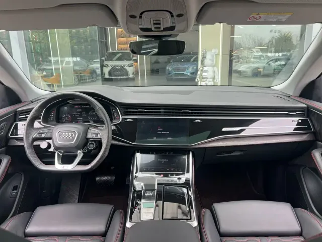 Audi Q8 — Фото автомобиля 8