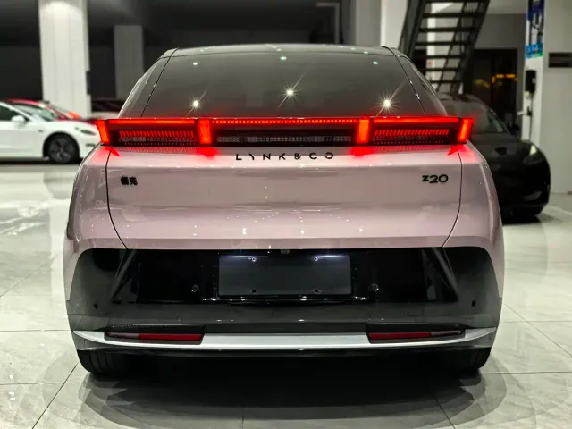Lynk & Co Z20 — Фото автомобиля 5