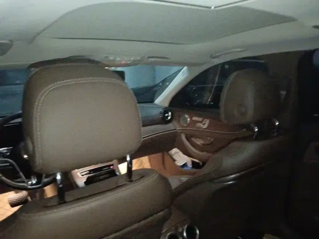 Mercedes-Benz E-Class — Фото автомобиля 19