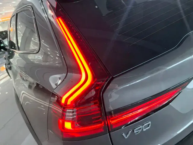 Volvo V90 — Фото автомобиля 6