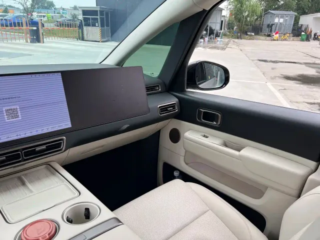 Li Auto MEGA — Фото автомобиля 7