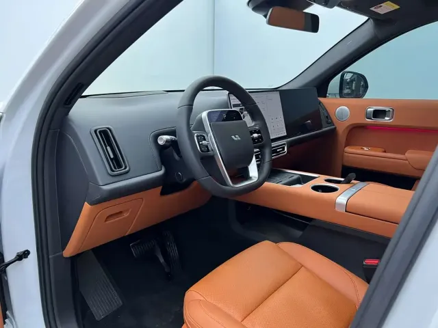 Li Auto L7 — Фото автомобиля 8