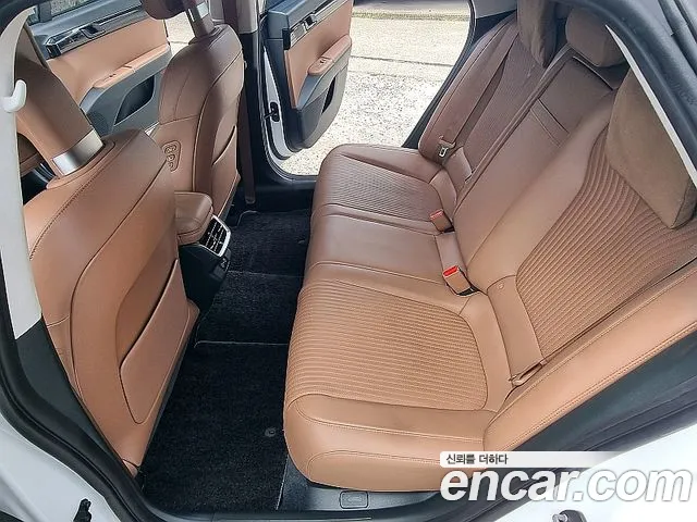 Hyundai Grandeur Grandeur (GN7) 2.5 Бензин 2WD — Фото автомобиля 8