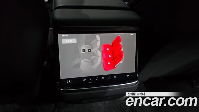 Tesla Model S — Фото автомобиля 24