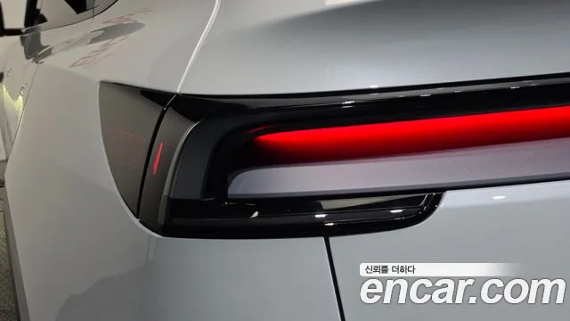 Tesla Model Y — Фото автомобиля 22