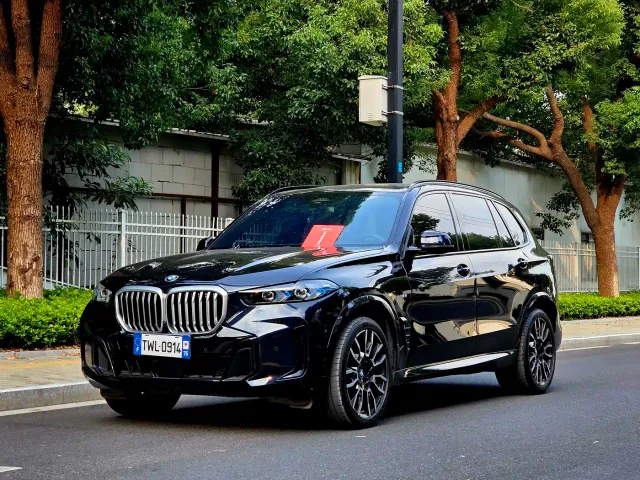 Фотография автомобиля — BMW X5