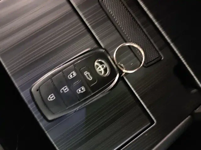Toyota Sienna — Фото автомобиля 8
