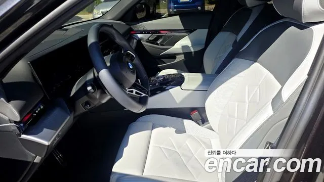 BMW 5 Series G60 — Фото автомобиля 10