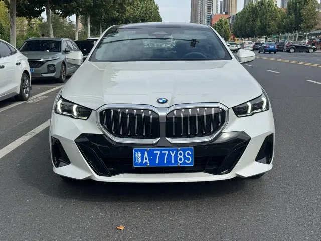 BMW 5 Series — Фото автомобиля 2
