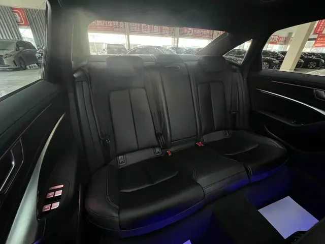 Audi A6L — Фото автомобиля 18