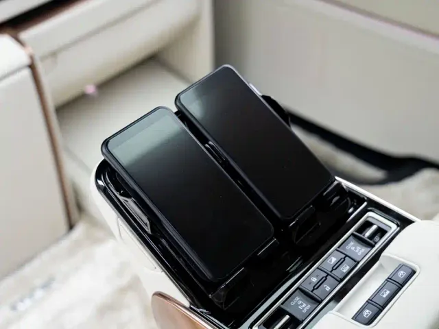 Lexus LM — Фото автомобиля 12