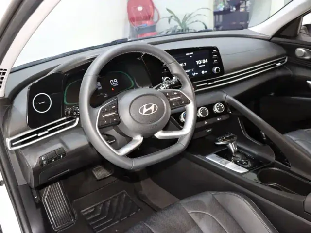 Hyundai Elantra — Фото автомобиля 10