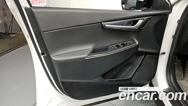 Kia EV6 Standard 4WD — Фото автомобиля 24