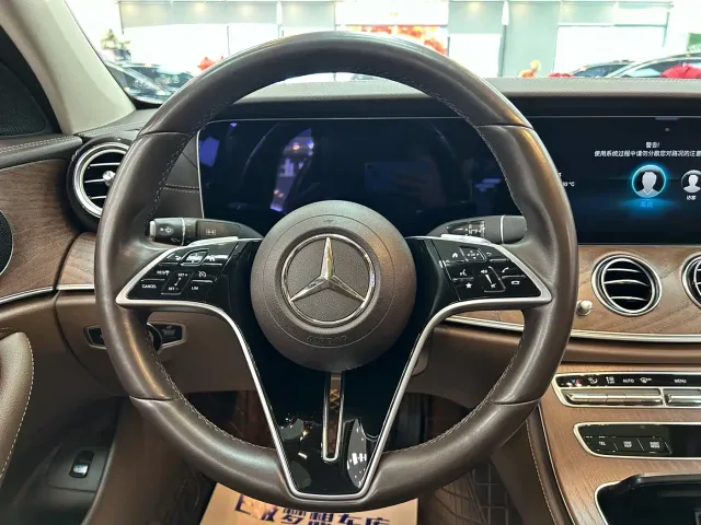 Mercedes-Benz E-Class — Фото автомобиля 8