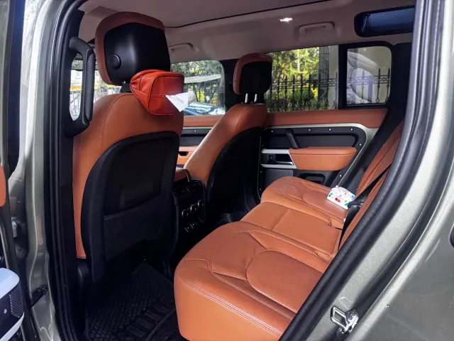 Land Rover Defender — Фото автомобиля 5