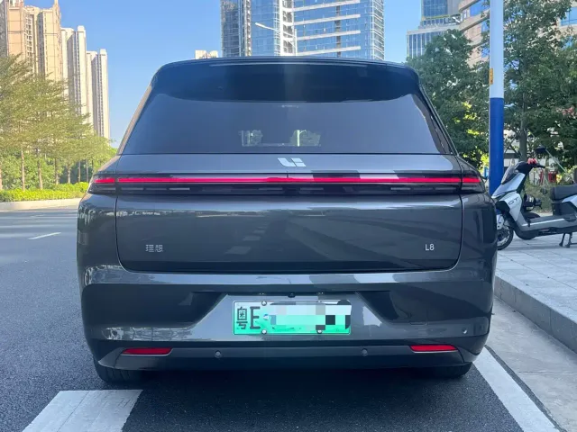 Li Auto L8 — Фото автомобиля 4