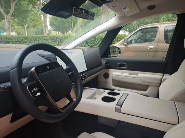 Li Auto MEGA — Фото автомобиля 5