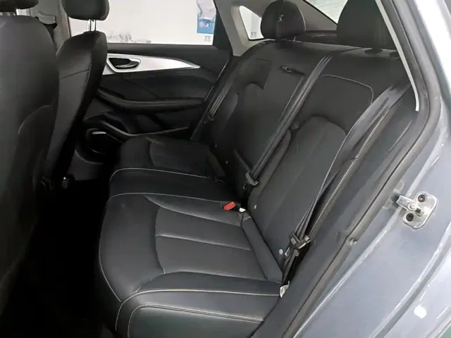 Roewe i6 MAX — Фото автомобиля 12