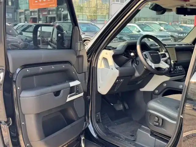 Land Rover Defender — Фото автомобиля 4