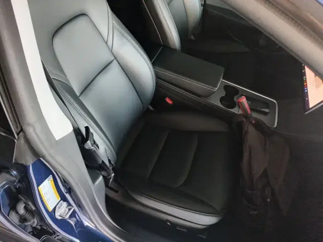 Tesla Model 3 — Фото автомобиля 24
