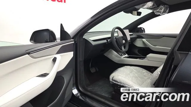 Tesla Model Y — Фото автомобиля 10