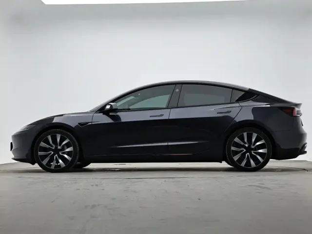 Tesla Model 3 — Фото автомобиля 6