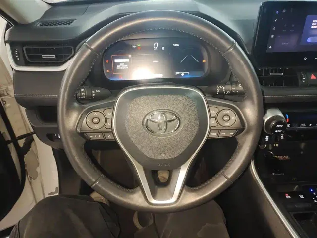 Toyota RAV4 — Фото автомобиля 10