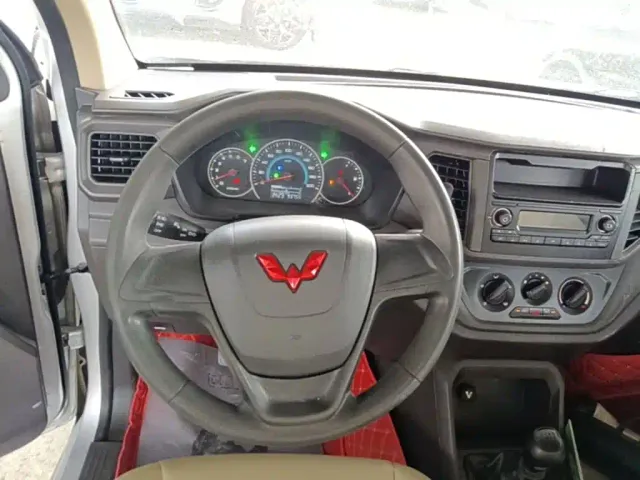 Wuling Hongguang V — Фото автомобиля 10