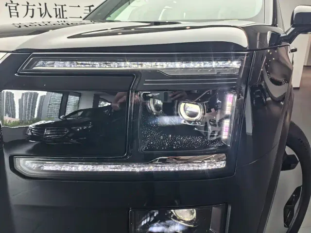 ZEEKR Zeekr 9X 2025 model Ultra Edition 70kWh — Фото автомобиля 2