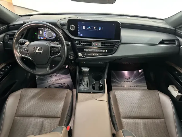 Lexus ES — Фото автомобиля 21