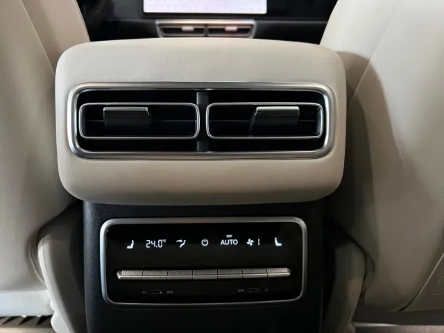 Li Auto L7 — Фото автомобиля 10