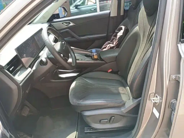 Roewe D5X DMH — Фото автомобиля 14
