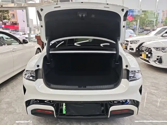 Xiaomi SU7 — Фото автомобиля 18