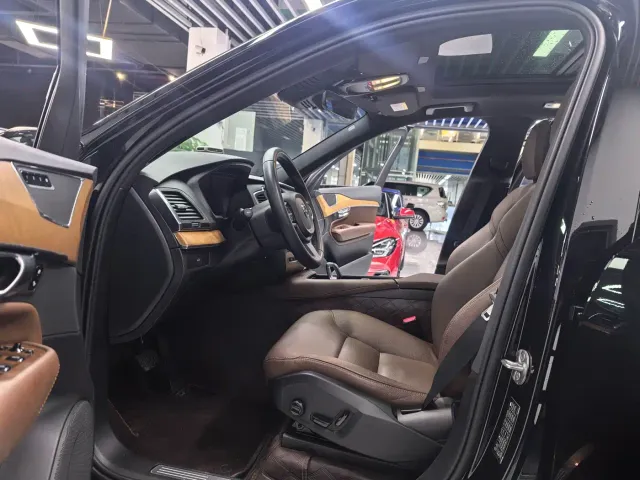 Volvo XC90 — Фото автомобиля 4