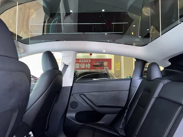Tesla Model Y — Фото автомобиля 15