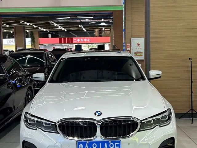Фотография автомобиля — BMW 3 Series