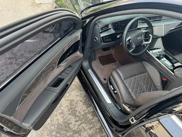 Audi A8 — Фото автомобиля 12