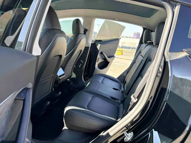 Tesla Model Y — Фото автомобиля 10