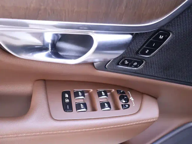 Volvo S90 — Фото автомобиля 17