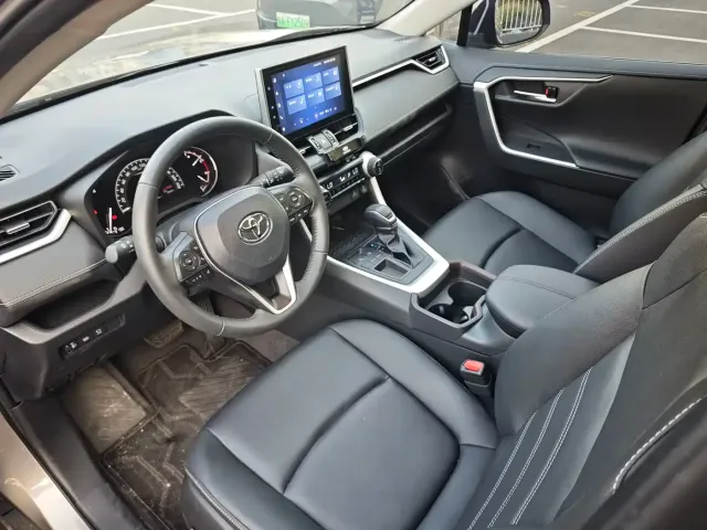 Toyota RAV4 — Фото автомобиля 14