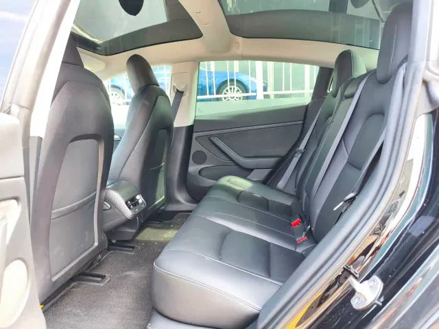 Tesla Model 3 — Фото автомобиля 7